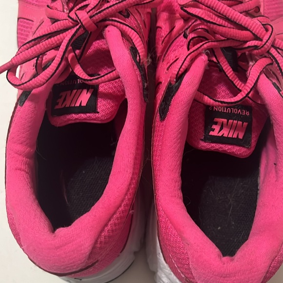 pink NIKE cheetah print revolution 2 running sneakers size 8 - Picture 3 of 9